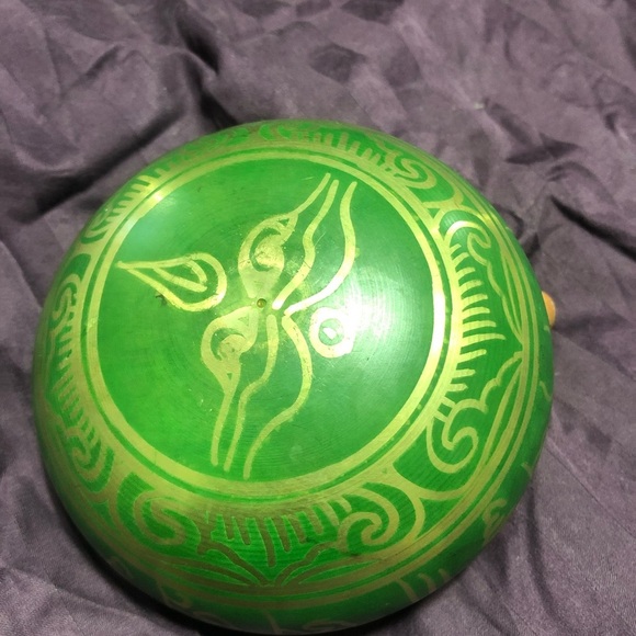 Green Tibetian Singing Bowl with Wooden Mallet - Picture 9 of 11